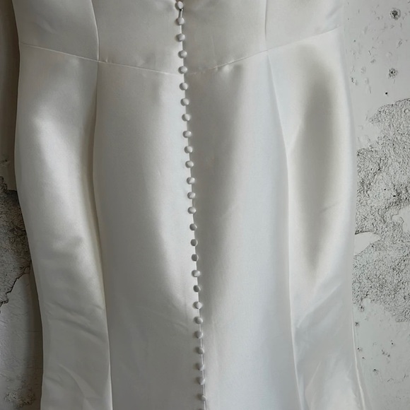 NWT Private Label Satin Wedding Dress with Train and Buttons - Picture 4 of 6